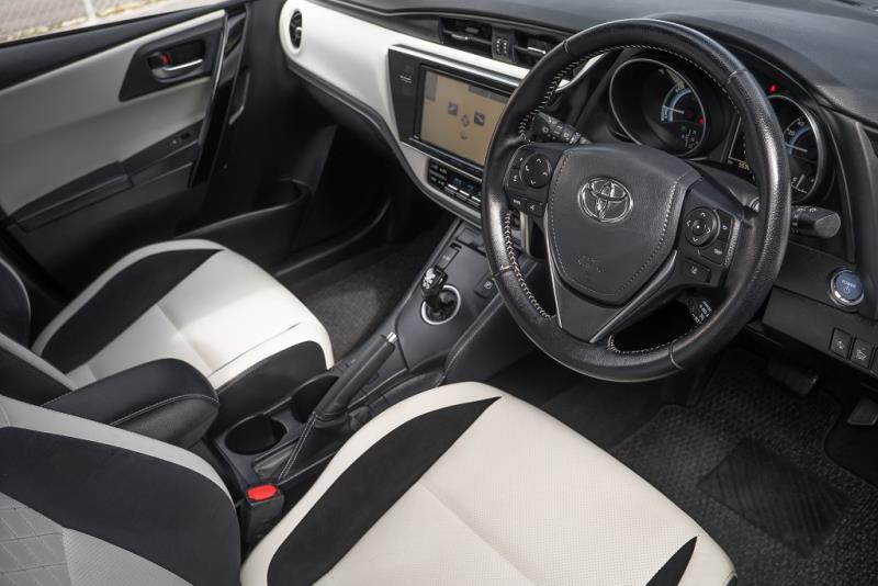 2016 Toyota Auris Hybrid / Corolla