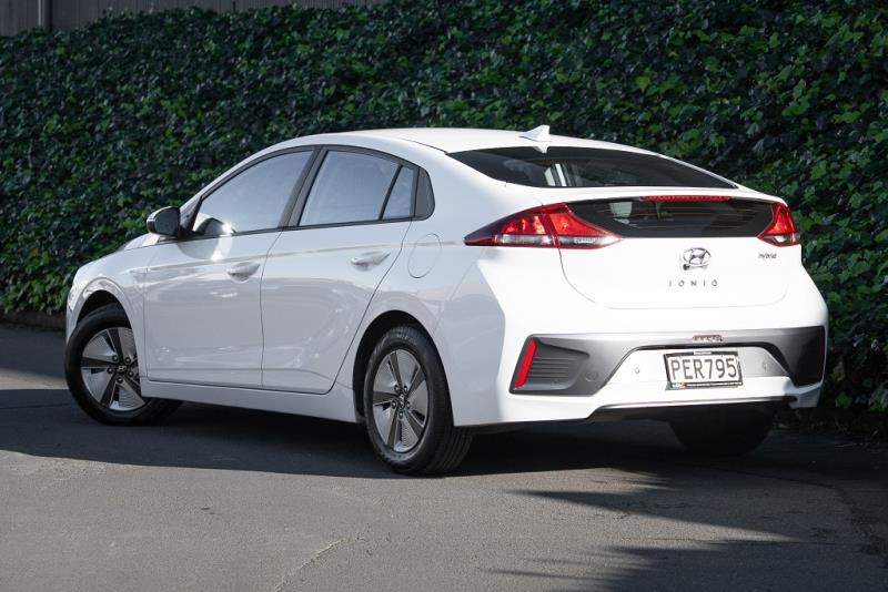2022 Hyundai IONIQ Hybrid