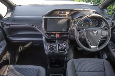 2015 Toyota Voxy X Hybrid / Noah X - Thumbnail