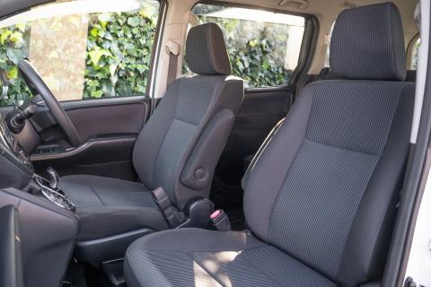 2015 Toyota Voxy X Hybrid / Noah X - Thumbnail