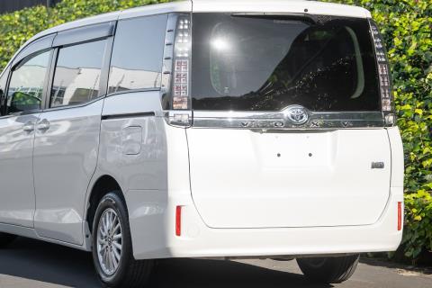 2015 Toyota Voxy X Hybrid / Noah X - Thumbnail