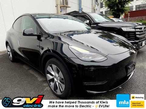 2023 Tesla Model Y Long Range - Thumbnail