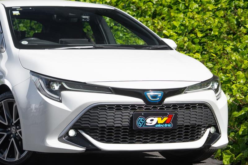 2018 Toyota Corolla Hybrid /  Auris
