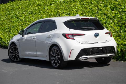 2018 Toyota Corolla Hybrid /  Auris - Thumbnail