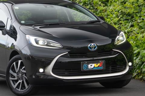 2021 Toyota Aqua Z Hybrid - Thumbnail
