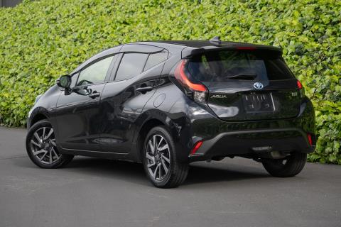 2021 Toyota Aqua Z Hybrid - Thumbnail