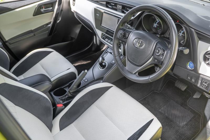 2017 Toyota Auris Hybrid G / Corolla