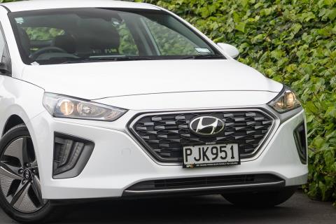 2022 Hyundai IONIQ Hybrid - Thumbnail