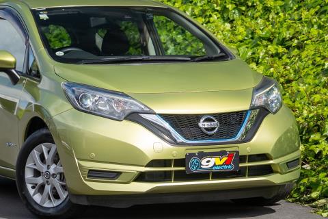 2018 Nissan Note e-Power X - Thumbnail