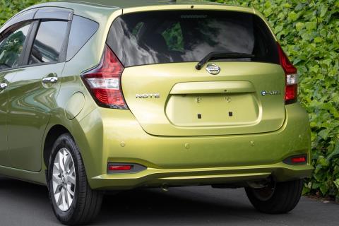 2018 Nissan Note e-Power X - Thumbnail