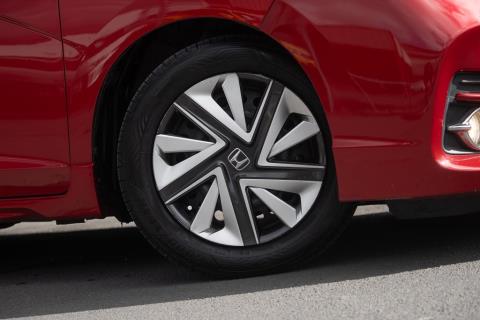 2016 Honda Shuttle X Hybrid - Thumbnail