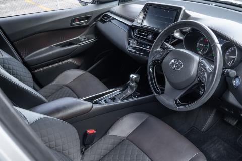 2018 Toyota C-HR Sport Hybrid G - Thumbnail