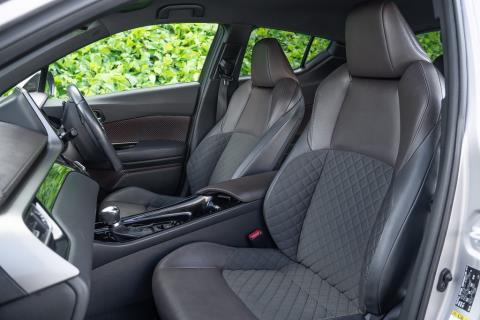 2018 Toyota C-HR Sport Hybrid G - Thumbnail
